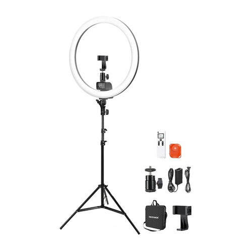 Neewer SRP18-2.4G - Anneau lumineux LED 48 cm avec pied et télécommande : anneau lumineux LED Neewer SRP18-2.4G sur son pied