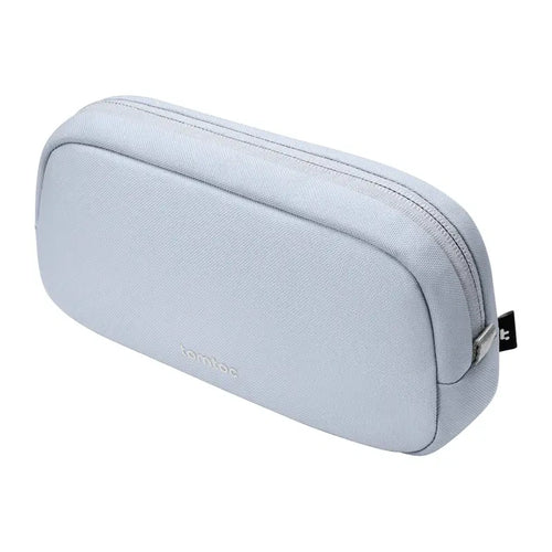 Tomtoc Light-T12 - Trousse de rangement 1 L pour téléphone (bleue) : trousse Tomtoc Light-T12 bleue dans une valise ouverte