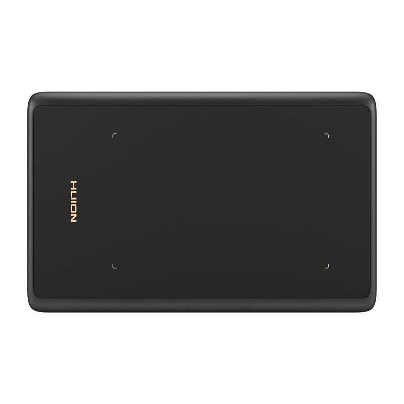 Petite tablette à dessin noire et son stylet fin posé en diagonale sur la surface mate