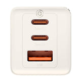 Baseus GaN5 Pro - Chargeur secteur 65 W et câble USB-C 1 m (blanc) : chargeur branché sur une prise