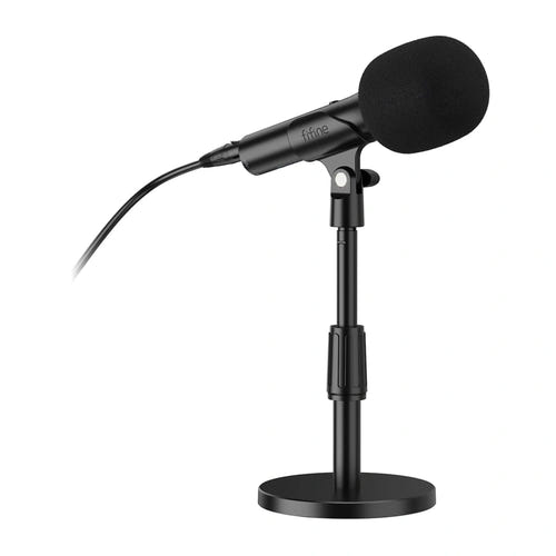 Fifine Tank 2 - Microphone dynamique USB-C et XLR (noir) : Fifine Tank 2 posé sur son trépied de table