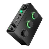 Fifine Ampli 1 - Interface audio USB-C, alimentation fantôme 48 V (noir) : l'Ampli 1 en place sur un bureau d'enregistrement