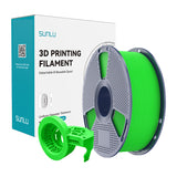 Sunlu PETG High-Speed Matte - Filament 3D mat (vert) : bobines de filament PETG mat devant une maquette imprimée