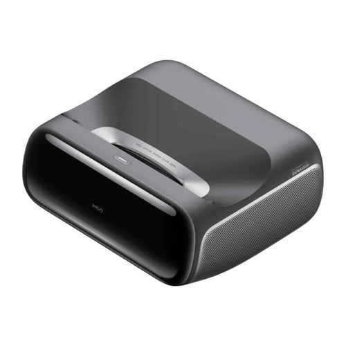 JMGO O2S Ultra - Vidéoprojecteur laser RGB 4K ultra courte focale, 3600 lumens ISO : vidéoprojecteur JMGO O2S Ultra posé sur un meuble