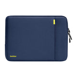 Tomtoc Defender-A13 - Housse pour ordinateur portable 14 pouces (bleu marine) : housse Tomtoc Defender-A13 bleu marine posée sur un bureau