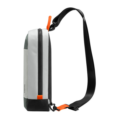 Tomtoc GameOn-G49 - Sacoche monobretelle 3 L pour Nintendo Switch et Switch 2 (grise) : sacoche grise portée en travers du buste