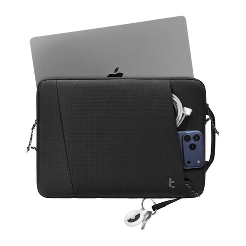Tomtoc Essence-A35 - Housse pour ordinateur portable 16 pouces (noire) : ordinateur inséré dans la housse rembourrée