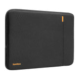TOMTOC Defender-A13 - Housse 13 pouces pour MacBook Neo (noire) : angles et bords amortis de la housse Defender-A13