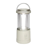 Lepro 330043 - Lampe de camping 1100 lumens, 5 modes, IPX4 : lampe portée à la main sur un sentier nocturne