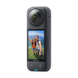 Insta360 X4 - Caméra 360 8K avec écran tactile : perche invisible plan extérieur